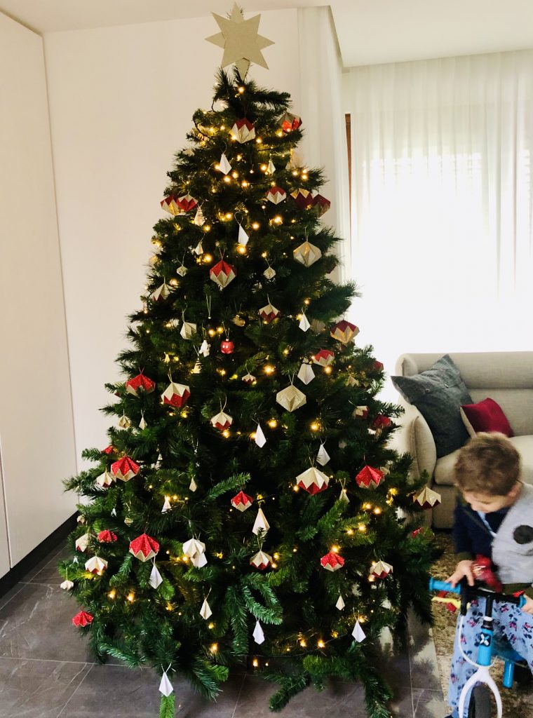 albero di natale decorato
